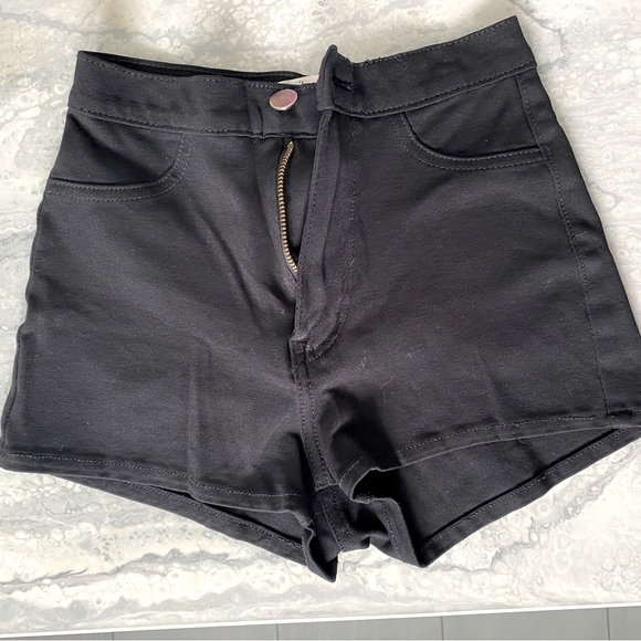 Black Shorts (stretch) - Picture 1 of 2